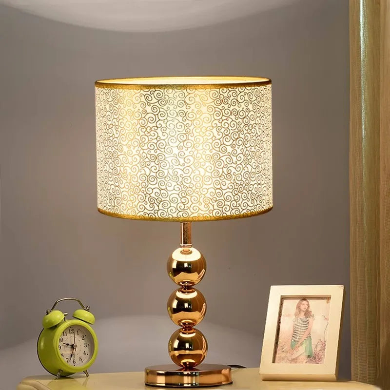 Modern Fashion Creative Simple Table Lamp Living Room Silver Gold Study Bedroom Bedside Lamp Cover With Switch Desk Lamp